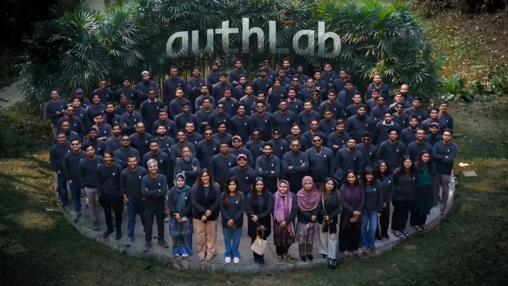 group photo 2.0 logo